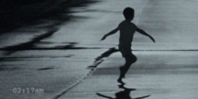 Weapons – Il Thriller Che Spara a Salve… Ma il 4K È Un Fucile a Pompa – Recensione